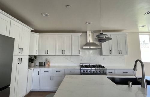Highland Park House | Chic & Central 4-bedroom home in LA with rooftop terrace