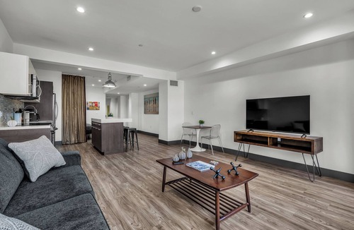 Historic Core Condo | Chic DTLA Condo with Rooftop Views and Sky Lounge
