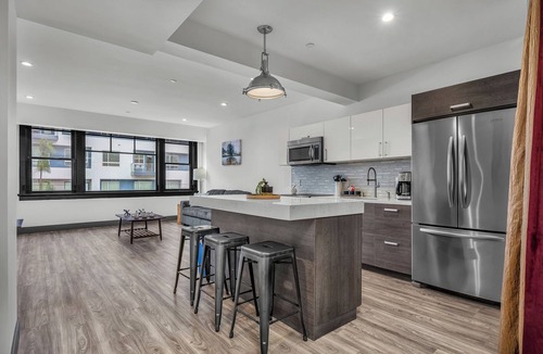 Historic Core Condo | Chic DTLA Condo with Rooftop Views and Sky Lounge