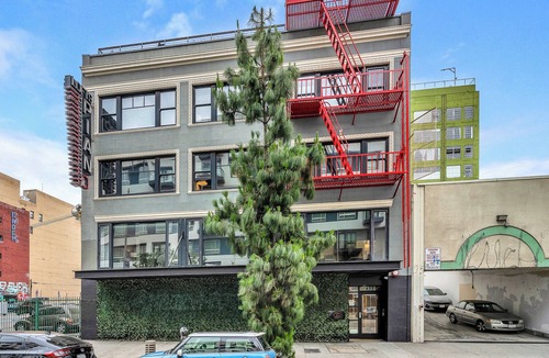 Historic Core Condo | Chic DTLA Condo with Rooftop Views and Sky Lounge