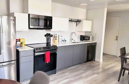 Fairfax District Apartment | Chic Hollywood 2BR Exclusive Residence: Complimentary AC, WiFi & Parking