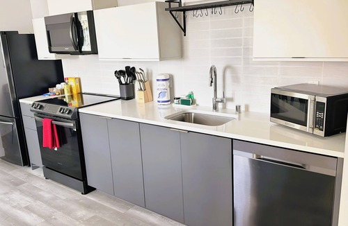 Fairfax District Apartment | Chic Hollywood 2BR Exclusive Residence: Complimentary AC, WiFi & Parking