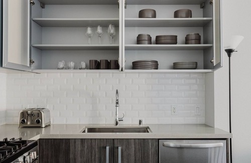 Mid-Wilshire Apartment | Chic Mid-Wilshire Studio w/Pool & Spa, nr Shops & Dining, by Blueground
