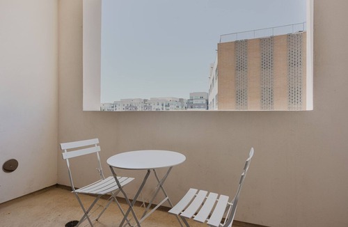 Mid-Wilshire Apartment | Chic Mid-Wilshire Studio w/Pool & Spa, nr Shops & Dining, by Blueground