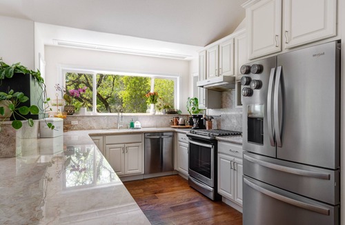 Nevada City House | Chic Modern Victorian Farmhouse secluded yet 5 min from Downtown Nevada City