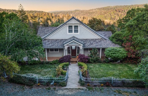 Nevada City House | Chic Modern Victorian Farmhouse secluded yet 5 min from Downtown Nevada City