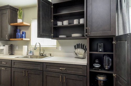 Roosevelt House | Chique-2 bedroom duplex with fenced backyard close to Stanford Hospitals
