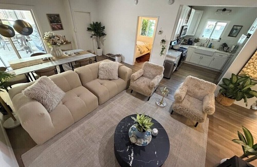McLaughlin House | City escape near beach sunsets & LA adventures