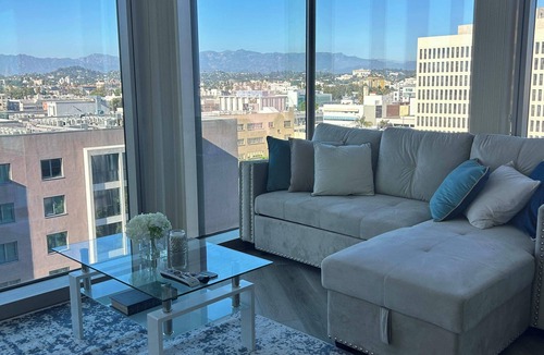 Los Angeles Apartment | City View Escape 2 Bd Apt in Koreatown Free Park