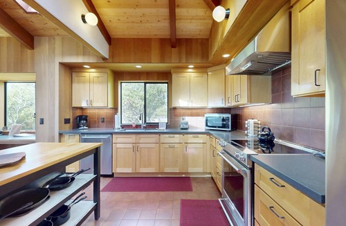 Sea Ranch House | Classic Sea Ranch Home With Updated Amenities. Hot Tub. 1 Dog Allowed