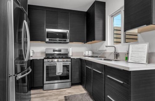 Valley Village House | Claudia's Bellaire Guesthouse