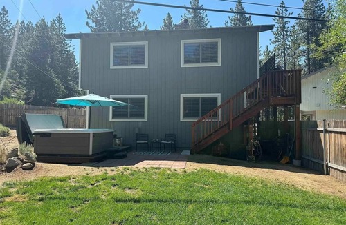 Tahoe Village House | Clean & Cosy 3-bedroom house with hot tub in Stateline, close to Heavenly