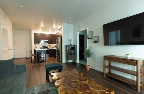 Glendale Apartment | Clean Cozy and Calm Retreat