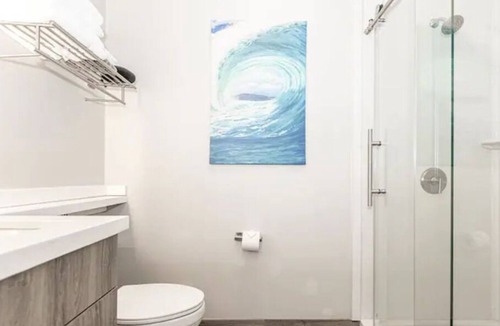 Midway District Apartment | Clean & Cozy Studio in the ❤️ of it All. WiFi + Cable,