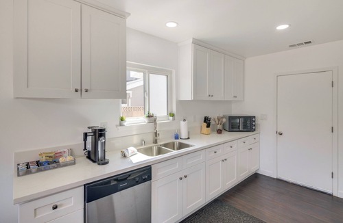 Lake View Terrace House | Close to Hospitals: LA Area Home w/Patio & Yard