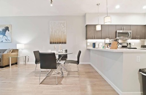 Menlo Park Apartment | Close to Menlo Park Rail | High Speed Internet + Washer/D