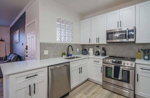 Glendale Sports and Entertainment District Apartment | Close To Westgate Stadium | Pool Parking Gym W/D
