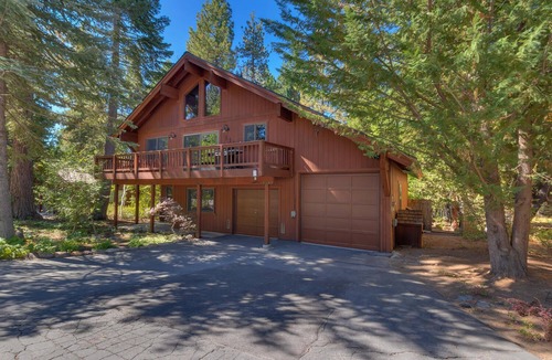 Lake Forest House | Club 151 By Tahoe Getaways - Dollar Point 4BR w Yard, Hot Tub & Dog Ok!