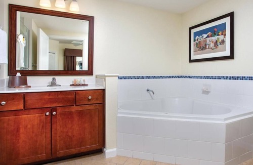 Townsite Resort | Club Wyndham Oceanside-2 Bedroom Deluxe Ocean View Suite