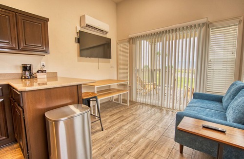 Coachella RV Rental | Coachella Lakes RV Resort