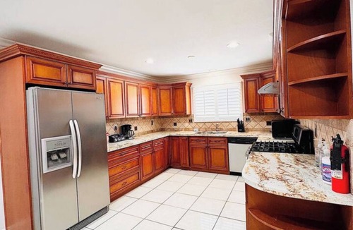 Midway City House | Coastal Getaway near Disneyland/Knott’s Berryfarm