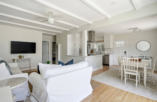Gas Lamp Section House | Coastal Manhattan Beach Home | Walk to Beach & Downtown