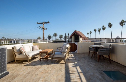 Townsite House | Coastal urban Castle w/giant Ocean view Deck -BBQ and A/C-100 steps to beach!