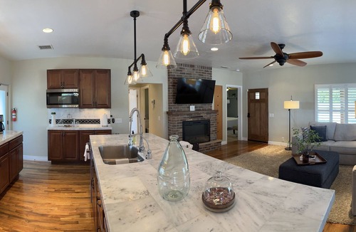 Cottonwood House | Coco's Cottage: Cozy 2-bedroom house in peaceful Cottonwood with WiFi, AC