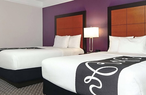 Guasti Hotel | Comfort and Convenience! Enjoy Free Parking + Outdoor Pool