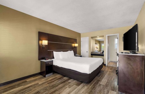 Roseville - Fleet Ridge Hotel | Comfort Inn San Diego Airport At The Harbor