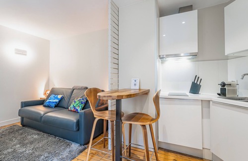 Hotel de Ville - Quinconces Apartment | Comfortable and clear studio in the heart of Bordeaux
