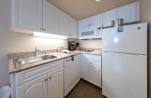 Townsite Hotel | Comfortable Coastal Stay With Easy Access to the Shore