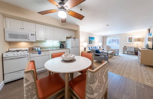 Townsite Hotel | Comfortable Coastal Stay With Easy Access to the Shore