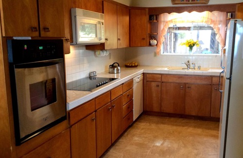 East Shore House | Comfortable Lakefront Home with Magnificent Views