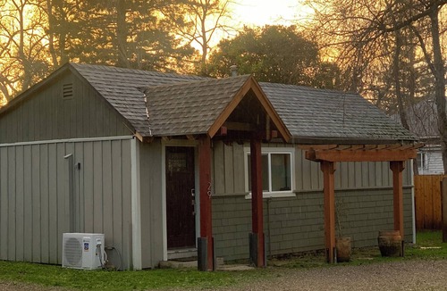 Chico Cottage | Comfy Boho bungalow . Hidden away and private.