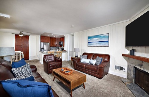 Townsite Condo | Completely Remodeled 2 Bedroom with 2 Cal King Suites! 1040 Sq Ft
