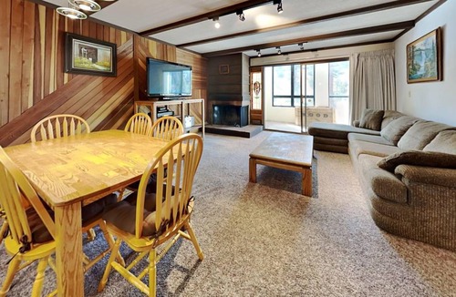 Mammoth Lakes Condo | Condo ∙ 2 bedrooms ∙ 6 guests