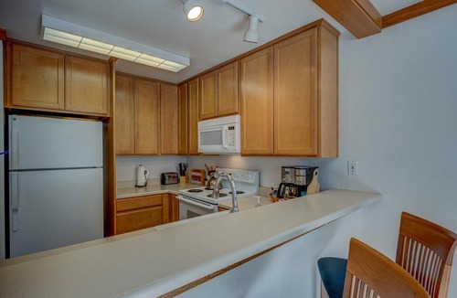 Tahoe Woods Condo | Condo close to ski hill with fireplace, balcony, W&D, hot tub, & pool