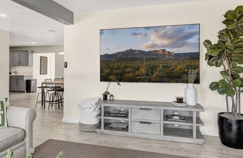 Trail West House | Contemporary Ranch 4Bed Home: Old Town Scottsdale