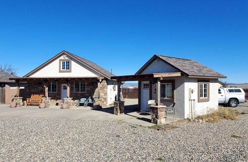 Chino Valley House | Cool Mountain Ranch · Sleeps 8 · Near Gunsite, Windmill House & Prescott