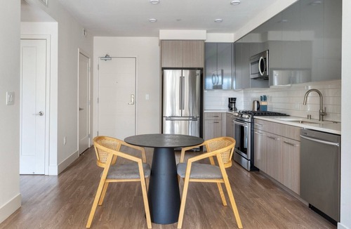 Mountain View Apartment | Cool Mountain View 1BR w/Gym, Pool & Spa, nr Highways, by Blueground