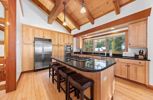 Alpine Meadows House | Copperleaf at Palisades Alpine 5 BR - Hot Tub - Ski Shuttle!