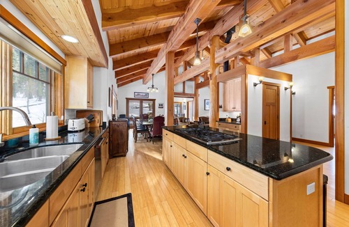 Alpine Meadows House | Copperleaf at Palisades Alpine 5 BR - Hot Tub - Ski Shuttle!