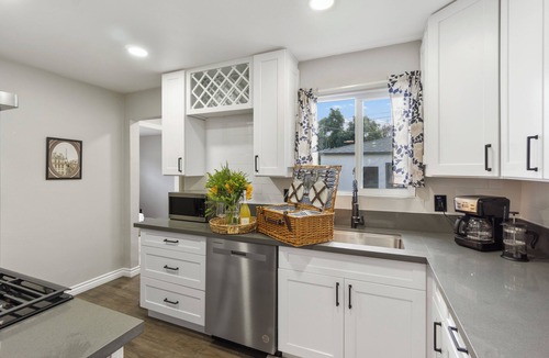 North Long Beach House | Costal Retreat Long Beach! 3 Queen Bed!Free Parking! Family Friendly!