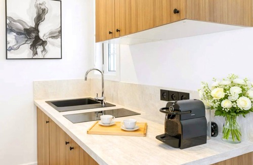 Saint-Merri Apartment | Cosy deluxe studio - Louvre Museum