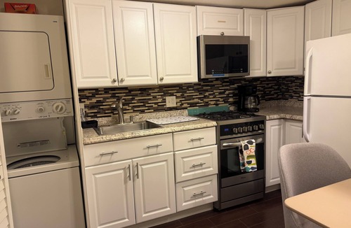 Sunset Beach Apartment | Cottage Retreat, Boater & Kayaking Bliss w/Boat Slip