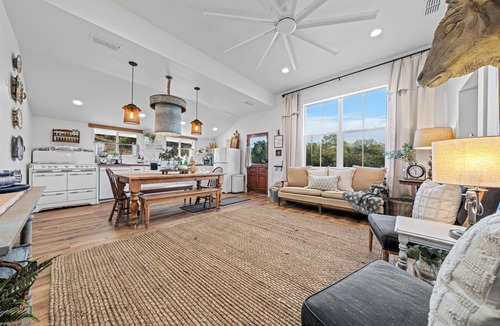 Newcastle House | Countryside Cottage