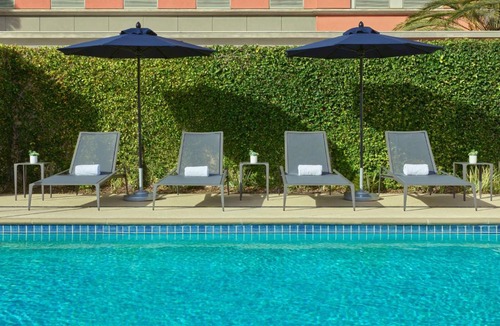 Fox Hills Hotel | Courtyard Culver City Los Angeles
