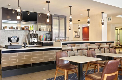 Fox Hills Hotel | Courtyard Culver City Los Angeles