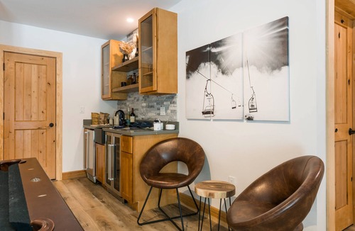 Truckee Cabin | Coyote Moon by AvantStay | Cabin W/Sauna | Mins from DT Truckee & NorthStar
